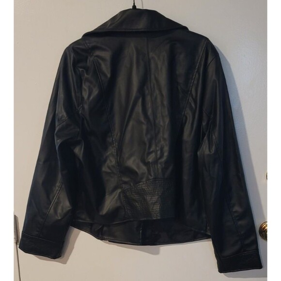 Ava & Viv Womens 1X Black Faux Leather Moto Jacket Plus Size Zip Front Biker - Picture 2 of 6